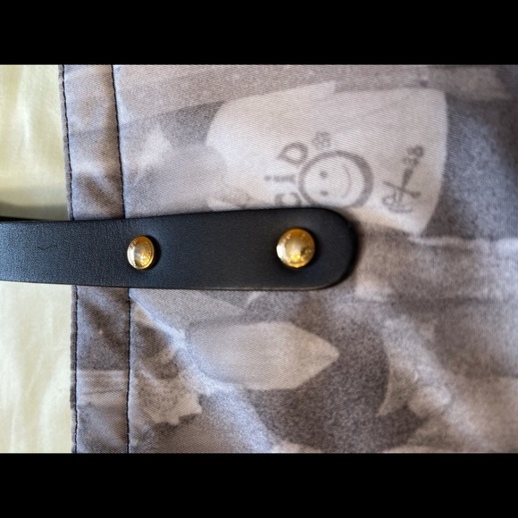 SOLD BURBERRY Rave Tote - Picture 3 of 5